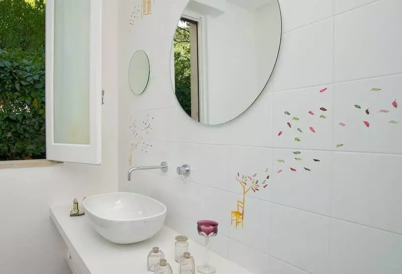 Romantic Hotel & Restaurant Villa Cheta Elite