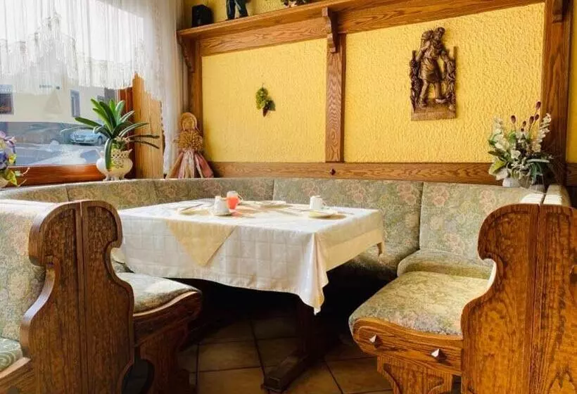 ユースホステル Gasthaus Castor