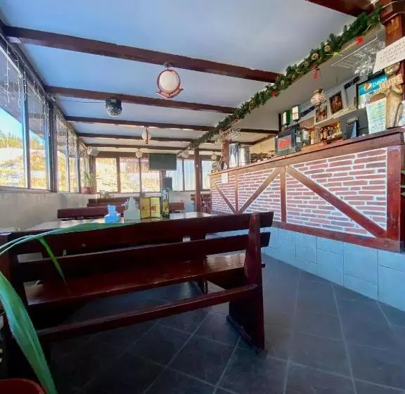 ベッドアンドブレックファースト Restaurant Pensiunea Carmen