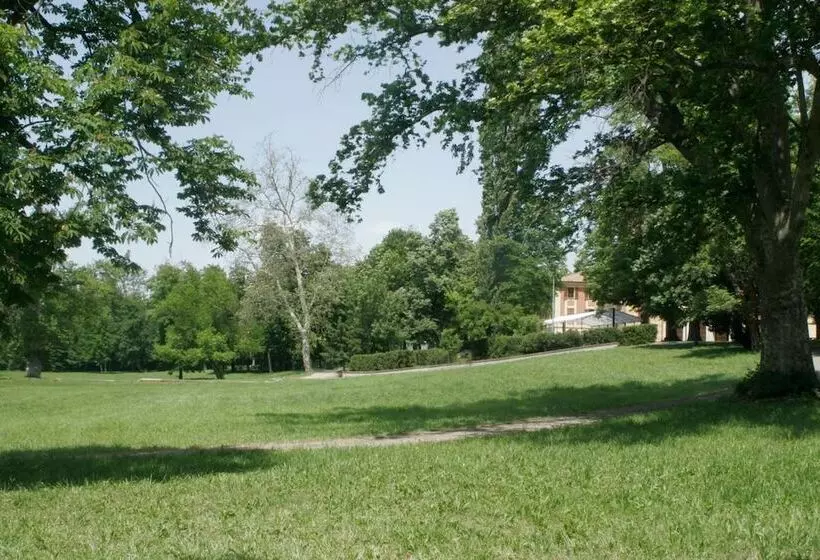 Aamiaismajoitus (B&B) Villa Scati