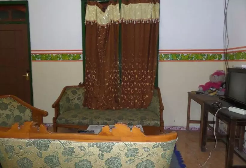 Hotelli Losmen Setia Kawan Ii