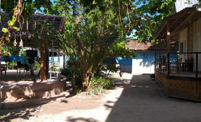 ホテル The Sharks Tail Dive Resort