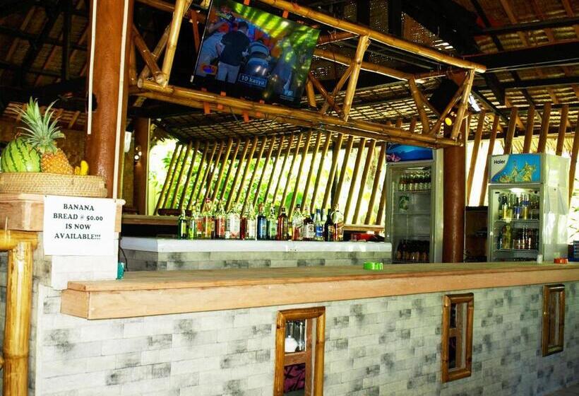 ホテル The Sharks Tail Dive Resort