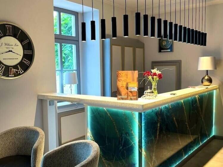 Otel Zur Kaiserpfalz