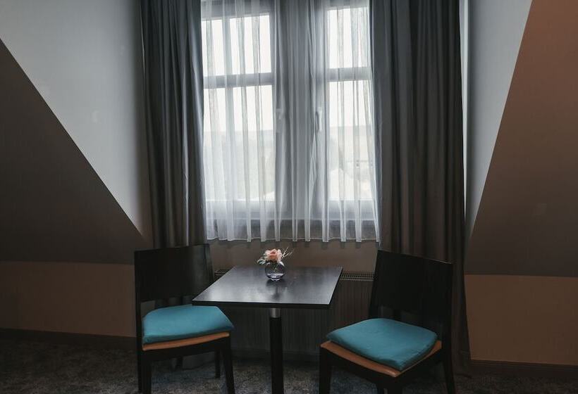 Otel Zur Kaiserpfalz