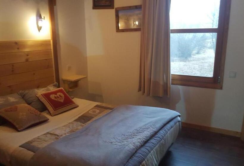 پانسیون Auberge Du Clot