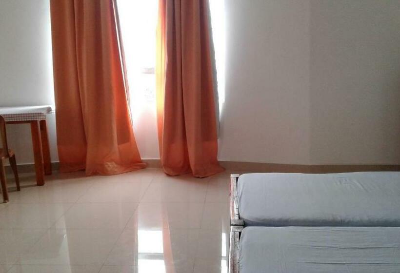 Pensão Masha Beach Inn