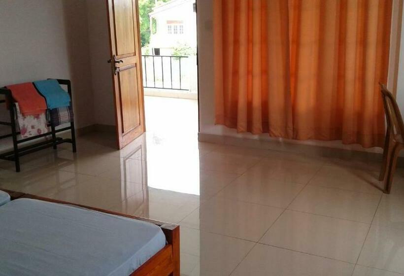 Pensão Masha Beach Inn