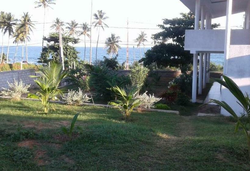 Pensão Masha Beach Inn