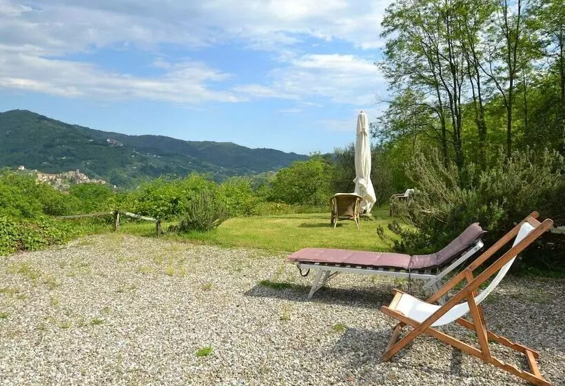 Vintage Cottage In Pescia With Hot Tub