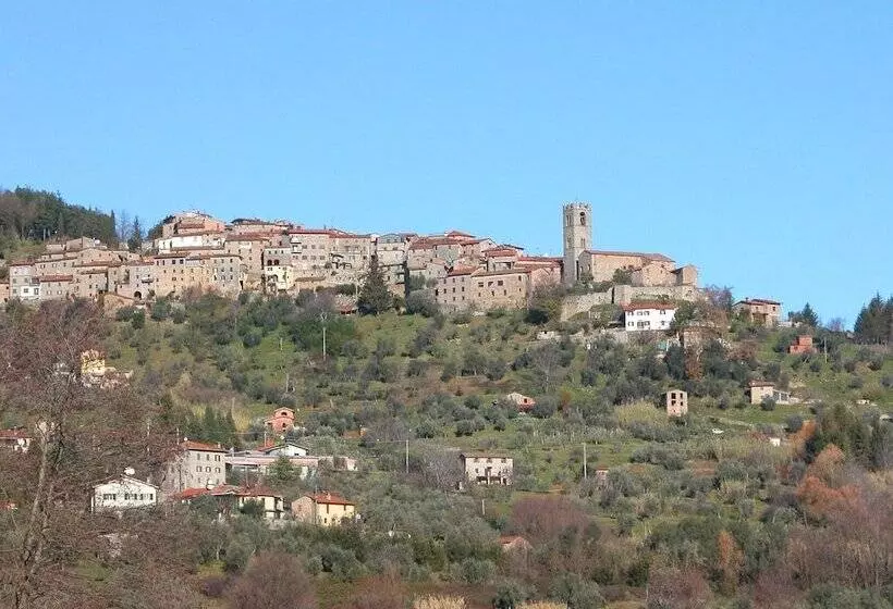 Vintage Cottage In Pescia With Hot Tub