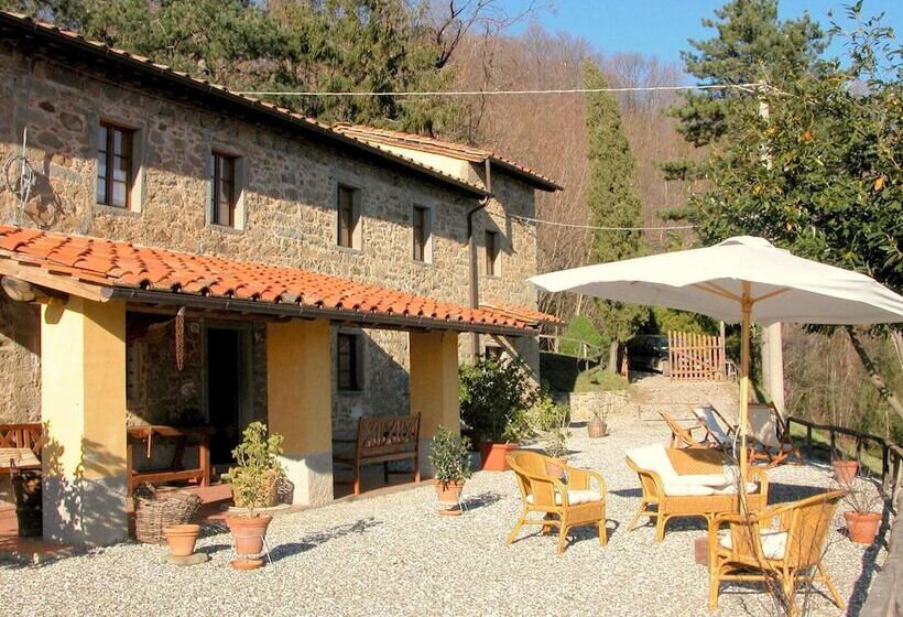 Vintage Cottage In Pescia With Hot Tub