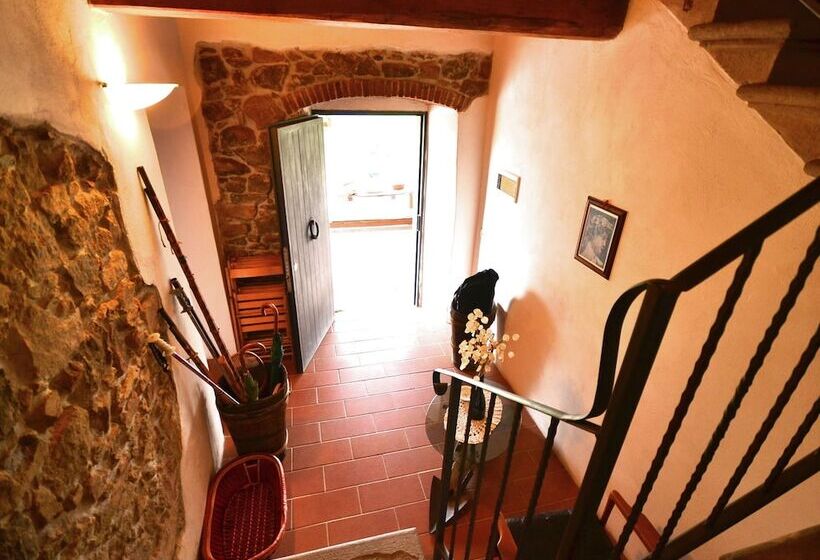 Vintage Cottage In Pescia With Hot Tub