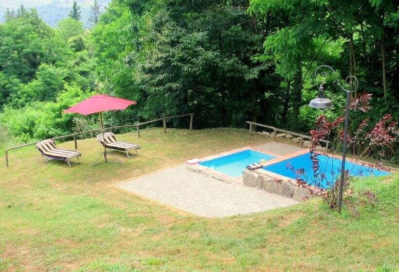 Vintage Cottage In Pescia With Hot Tub