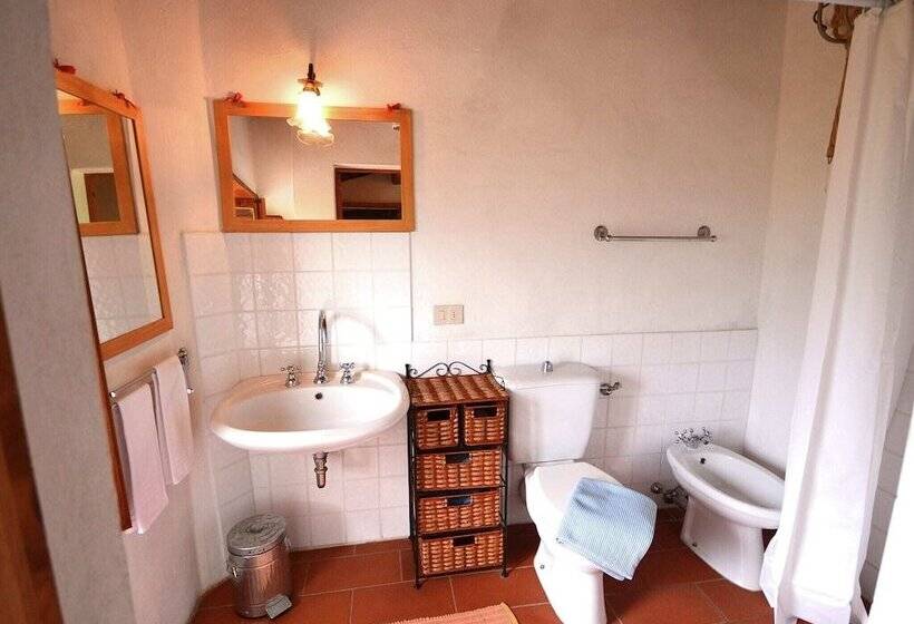 Vintage Cottage In Pescia With Hot Tub