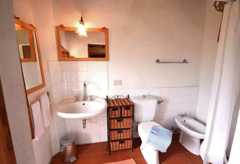 Vintage Cottage In Pescia With Hot Tub