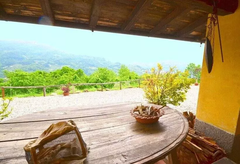 Vintage Cottage In Pescia With Hot Tub