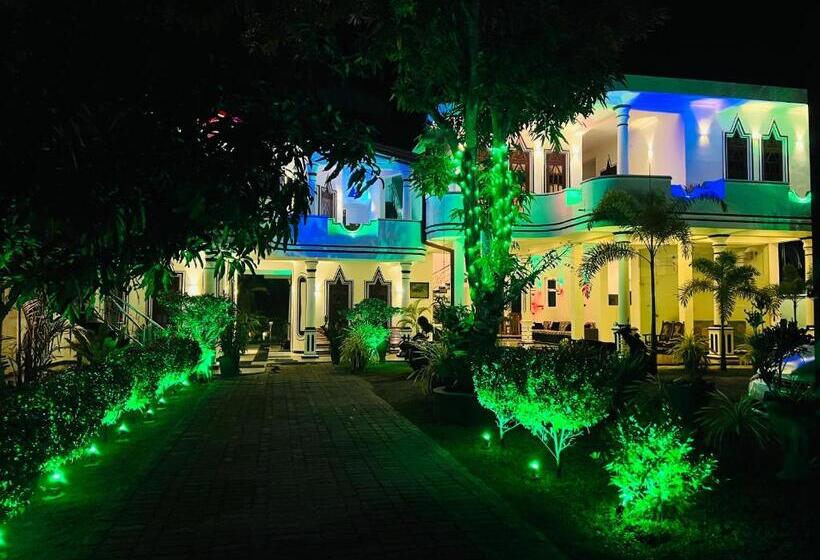 Yala River Front Hotel & Restaurant