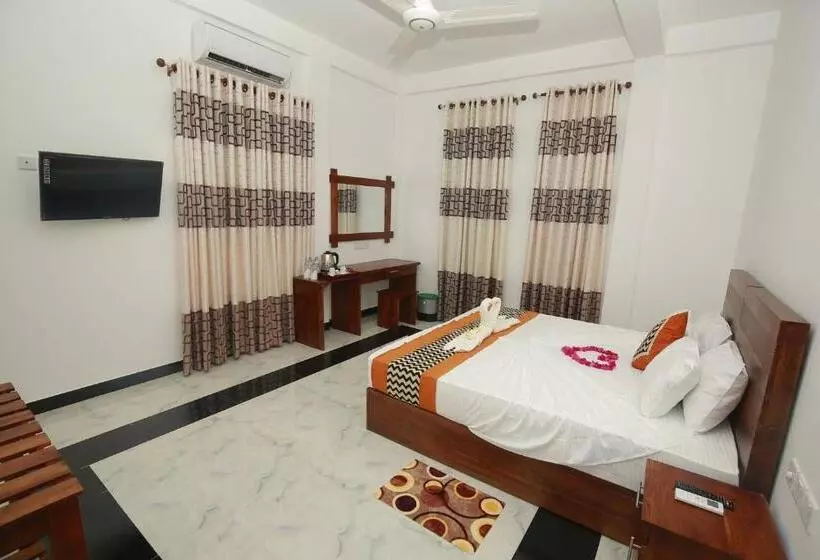 Yala River Front Hotel & Restaurant