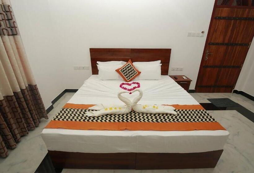 Yala River Front Hotel & Restaurant