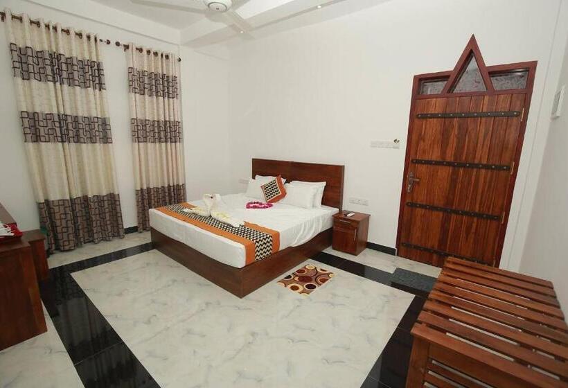 Yala River Front Hotel & Restaurant