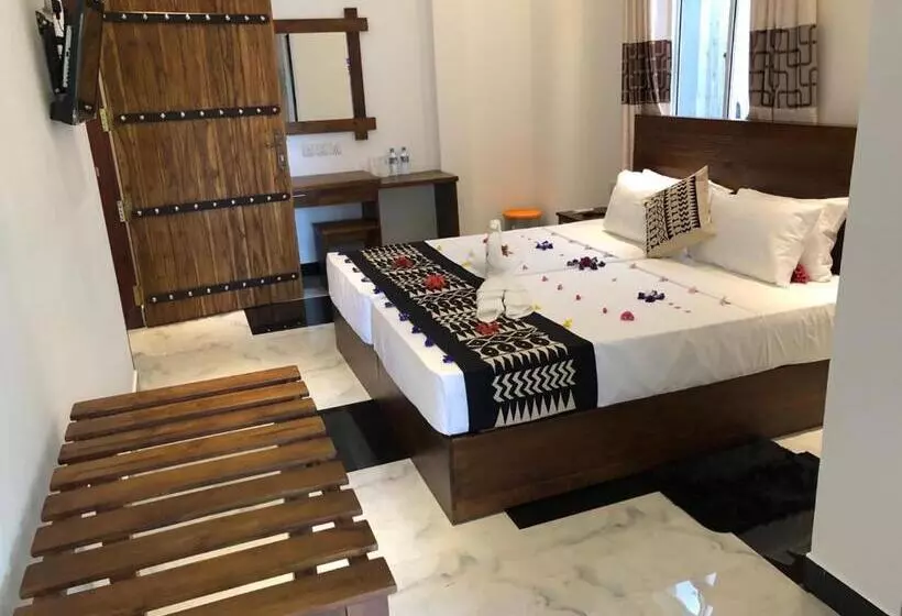Yala River Front Hotel & Restaurant