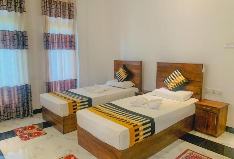 Yala River Front Hotel & Restaurant