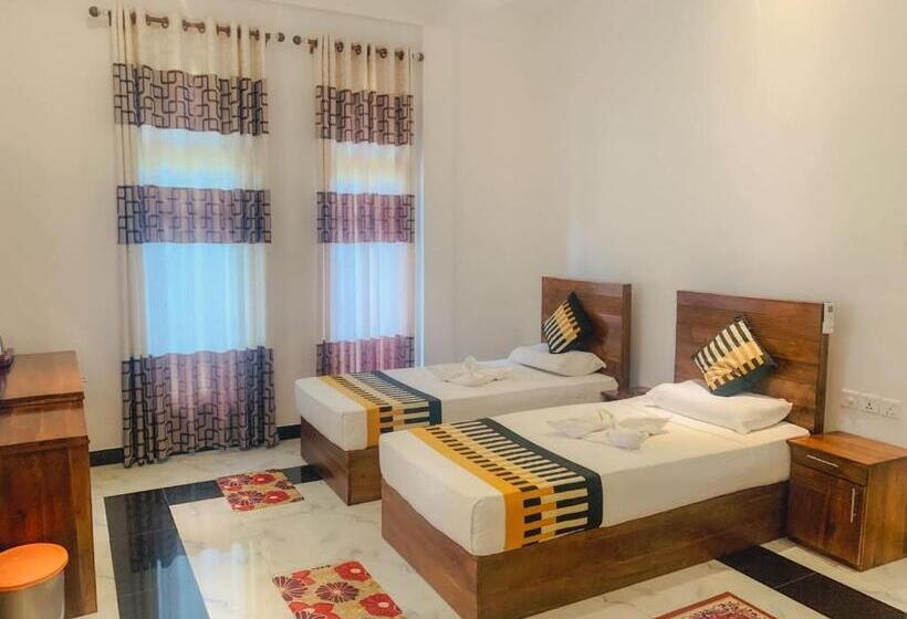 Yala River Front Hotel & Restaurant