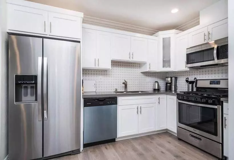 Brand New Luxury Modern 3bdr Townhome In Silver Lake