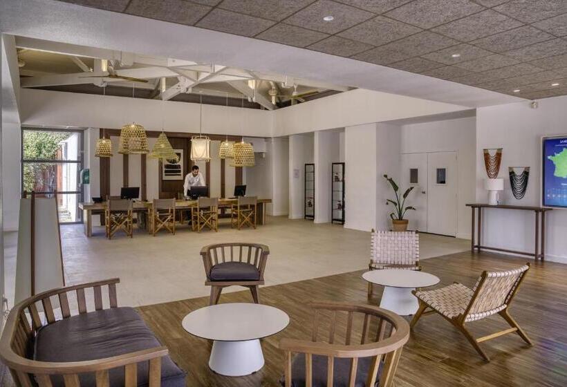 اقامتگاه Belambra Clubs Presqu île De Giens Riviera Beach Club