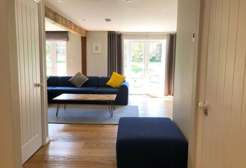 The Cottages At Crouchers Orchards