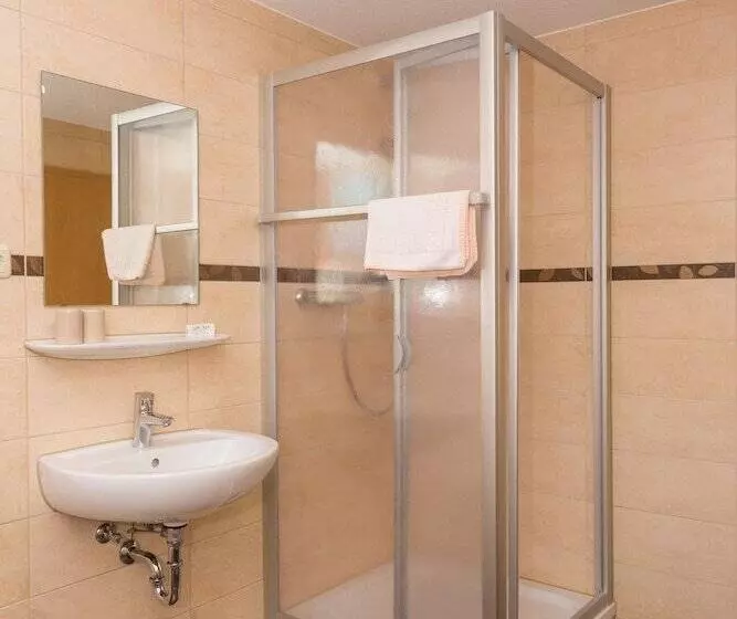 Appartementhaus Pension Und Café König