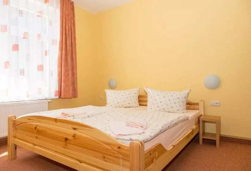 Appartementhaus Pension Und Café König