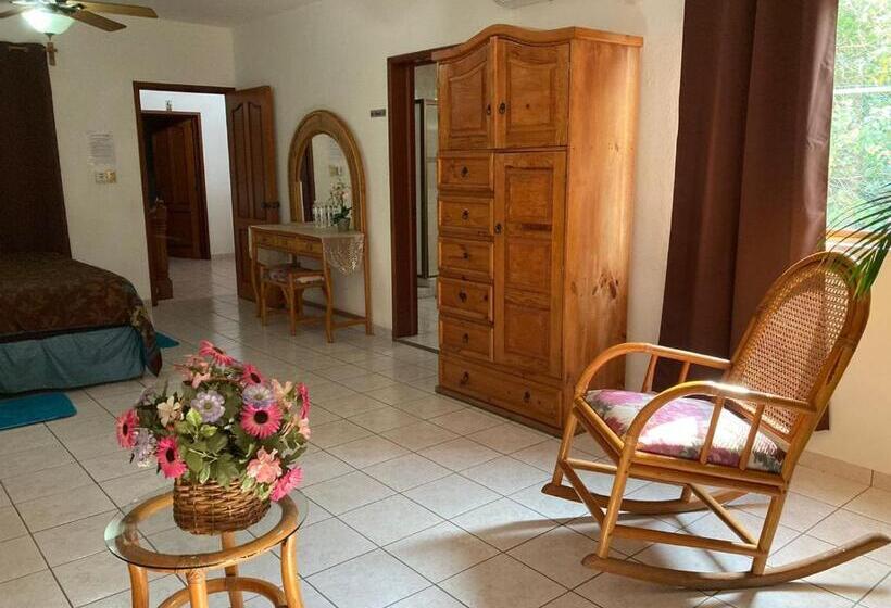 פנסיון Hostal Casa Blanca