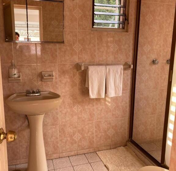 פנסיון Hostal Casa Blanca