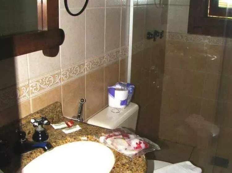 Hostal Pousada George S Village