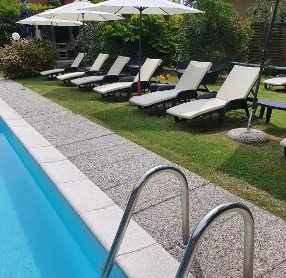 ホテル Albergo Paradiso