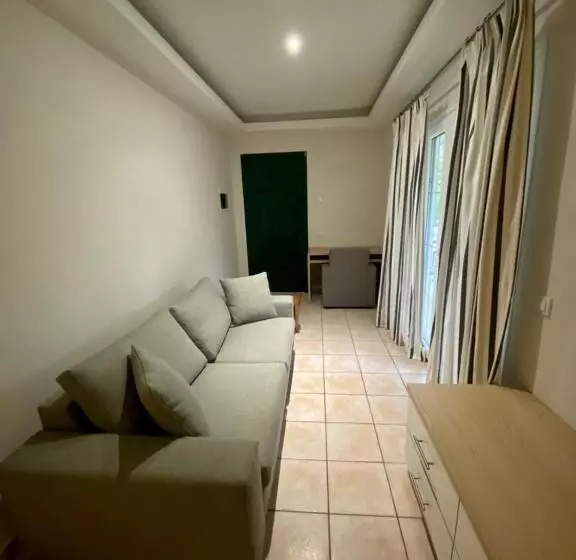 هتل Callisto Beach