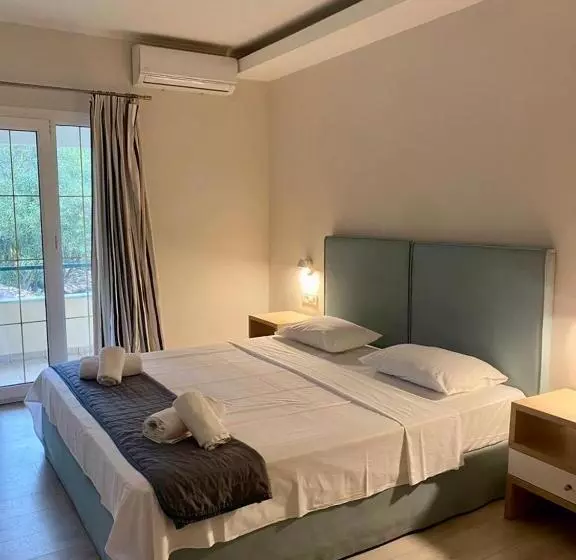 هتل Callisto Beach