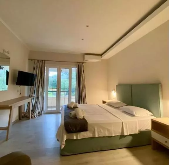 هتل Callisto Beach