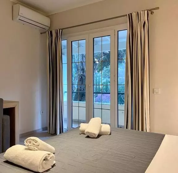 هتل Callisto Beach