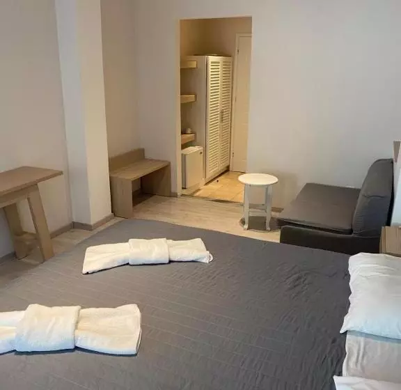 هتل Callisto Beach