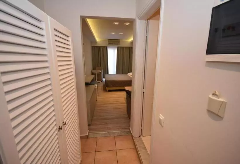 هتل Callisto Beach