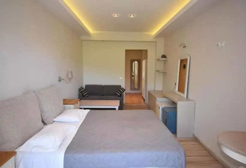 هتل Callisto Beach