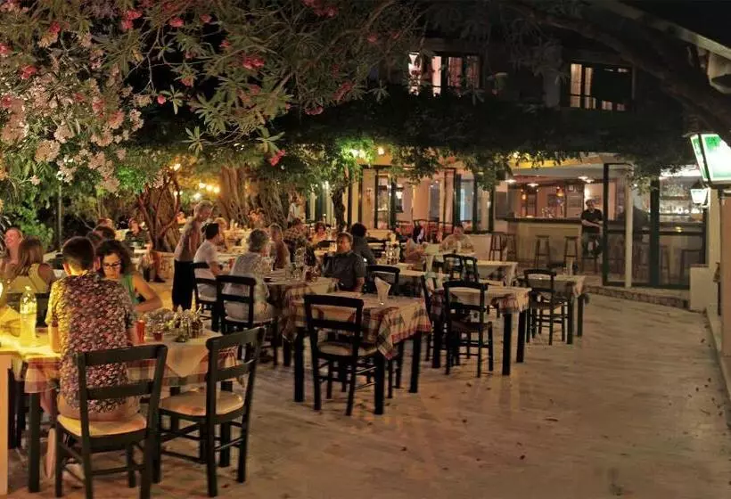 هتل Callisto Beach