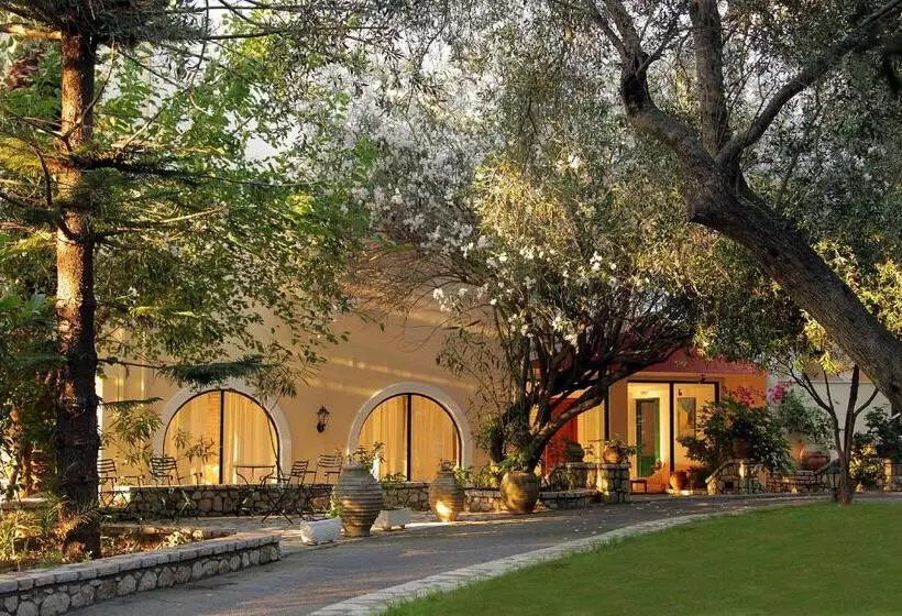 هتل Callisto Beach