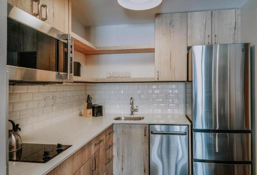 Summit Hotel At Big Sky Resort