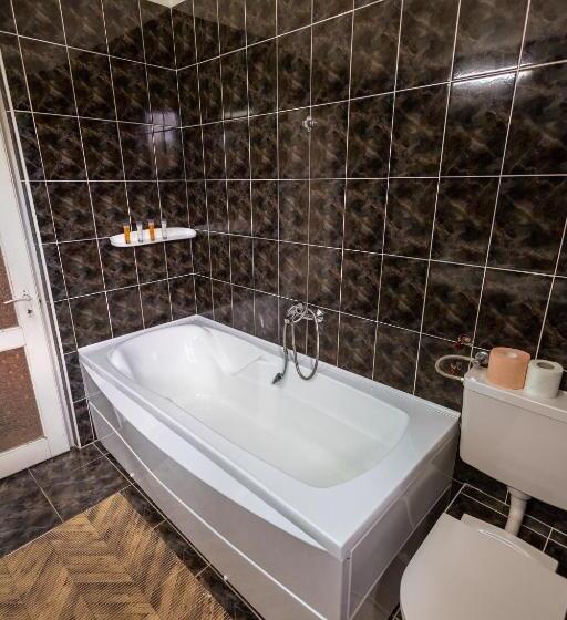 Bed and Breakfast Pensiunea Eden