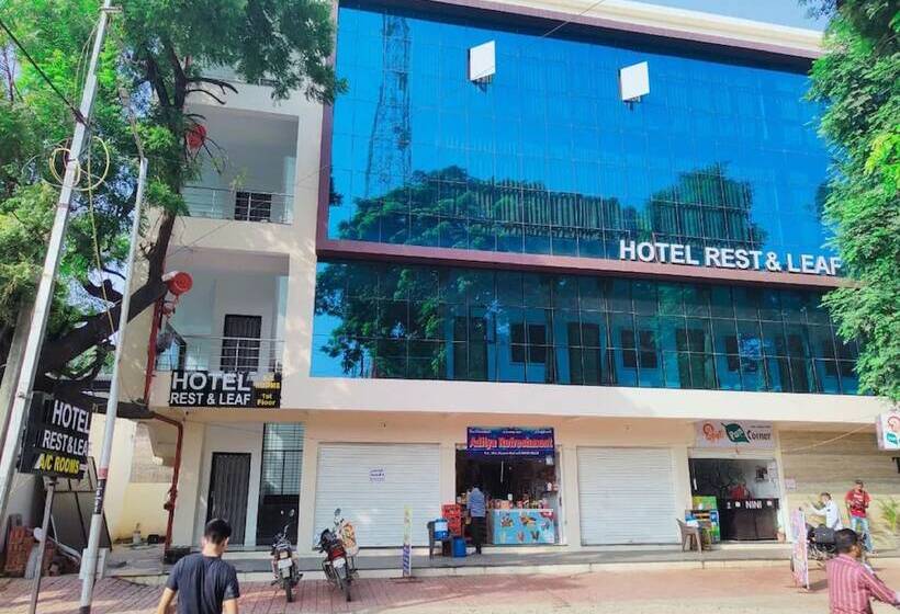 Hotel Rest And Leaf
