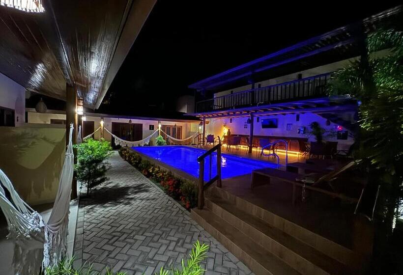 Retkeilymaja Pousada Lua Nova Charmosa Chalés Com Hidro E Jacuzzi